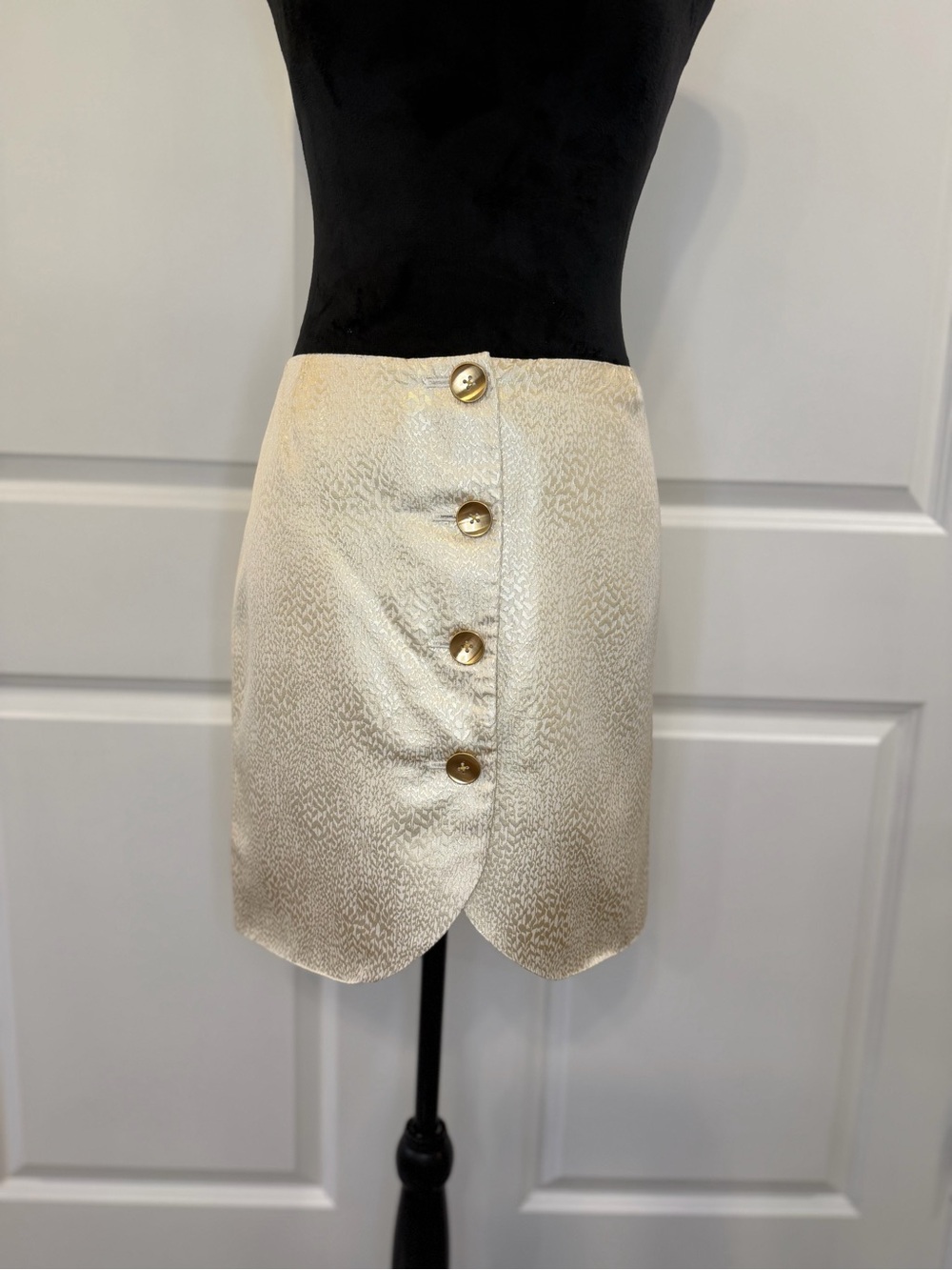 Leona by Lauren Leonard Gold-Button Ivory Mini Skirt Size 6